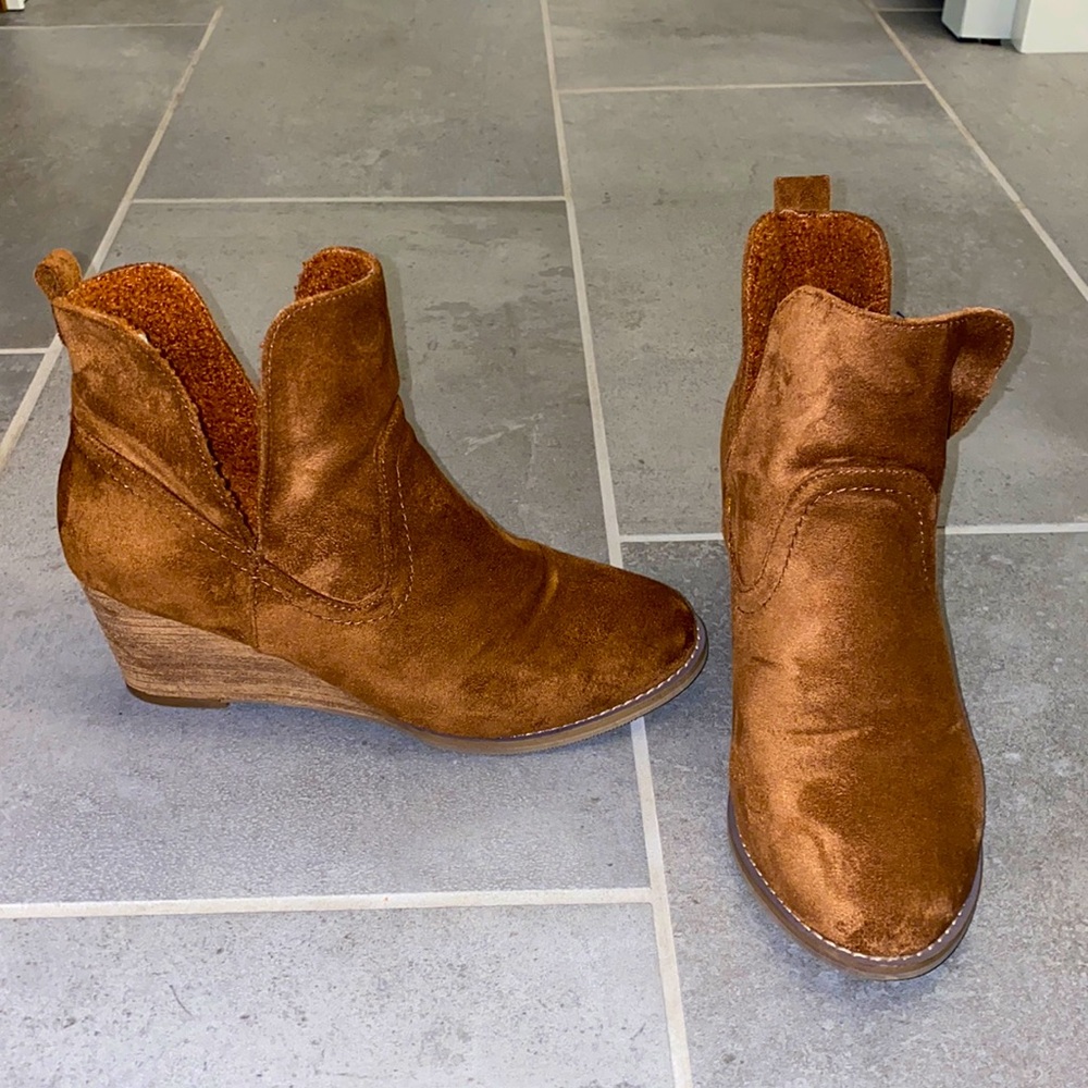 Very G Ember Wedge Booties- Brown Suede